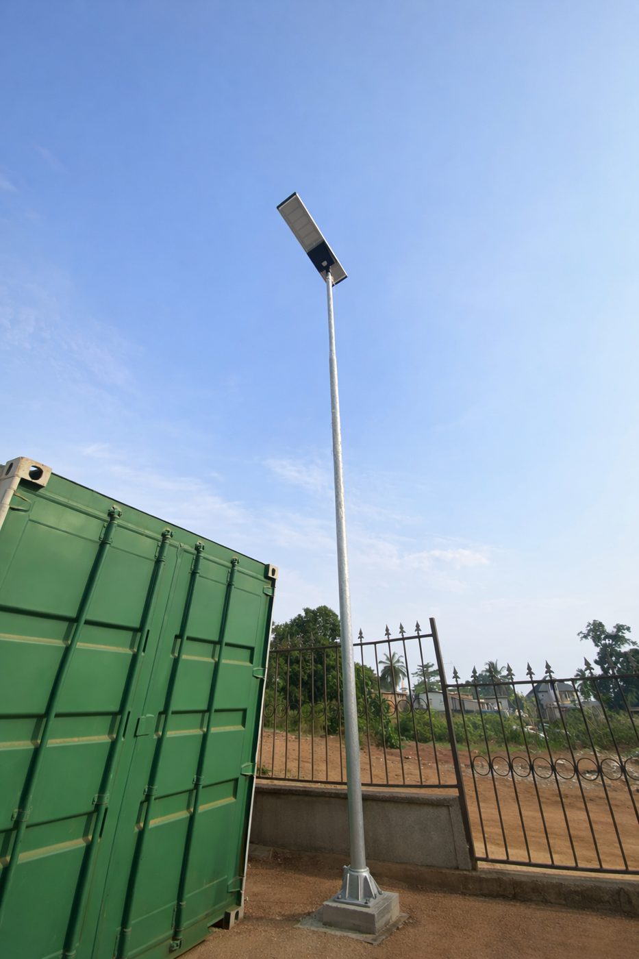 Lampadaire solaire sur site sécurisé